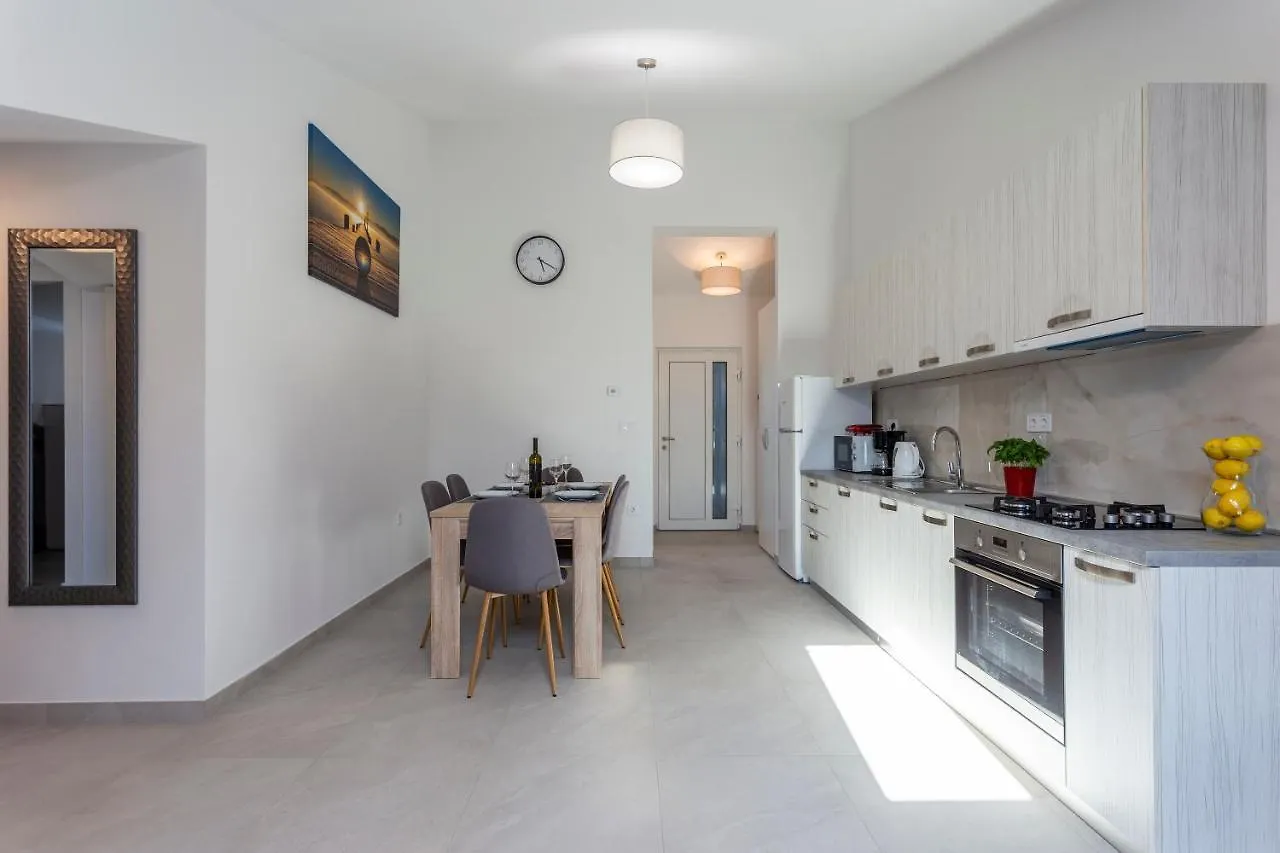 City Apartments Silver Pula