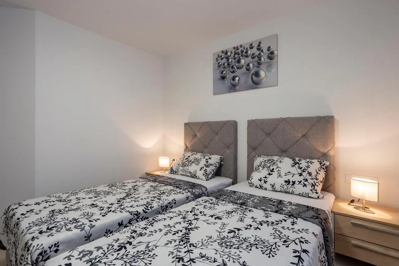 City Apartments Silver Pula