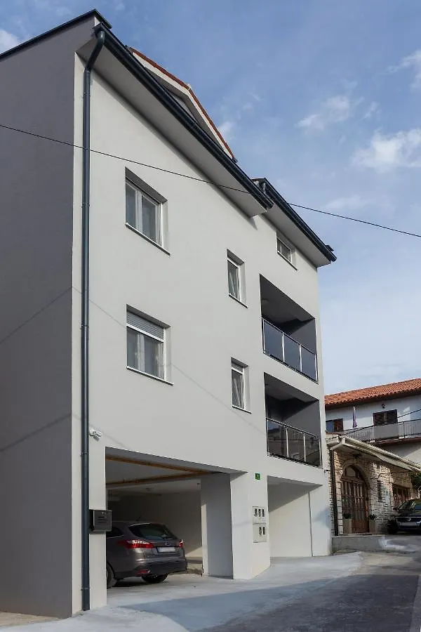City Apartments Silver Pula