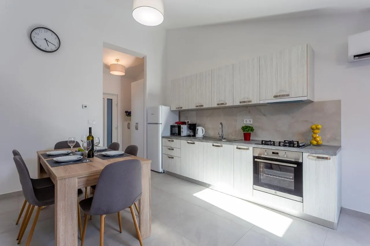 City Apartments Silver Pula