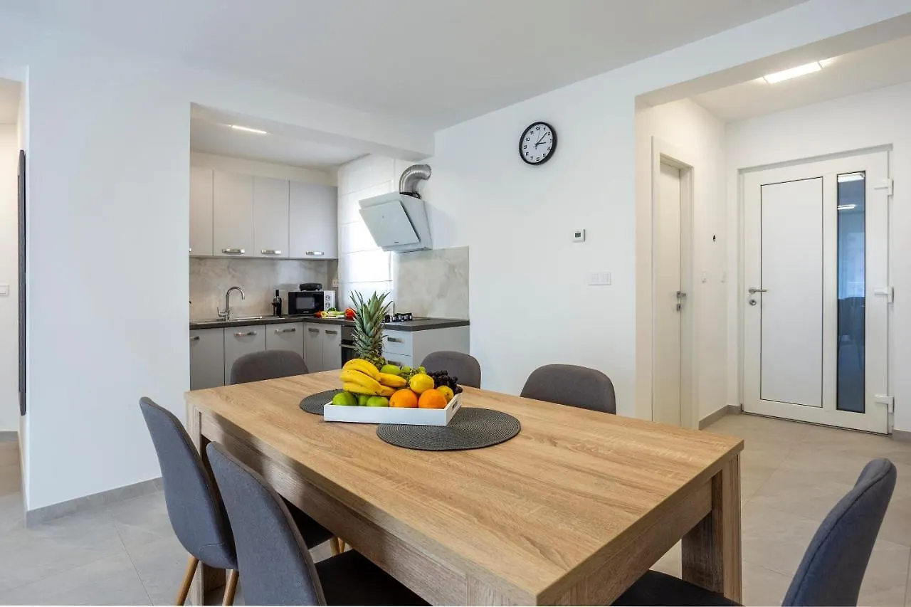City Apartments Silver Pula