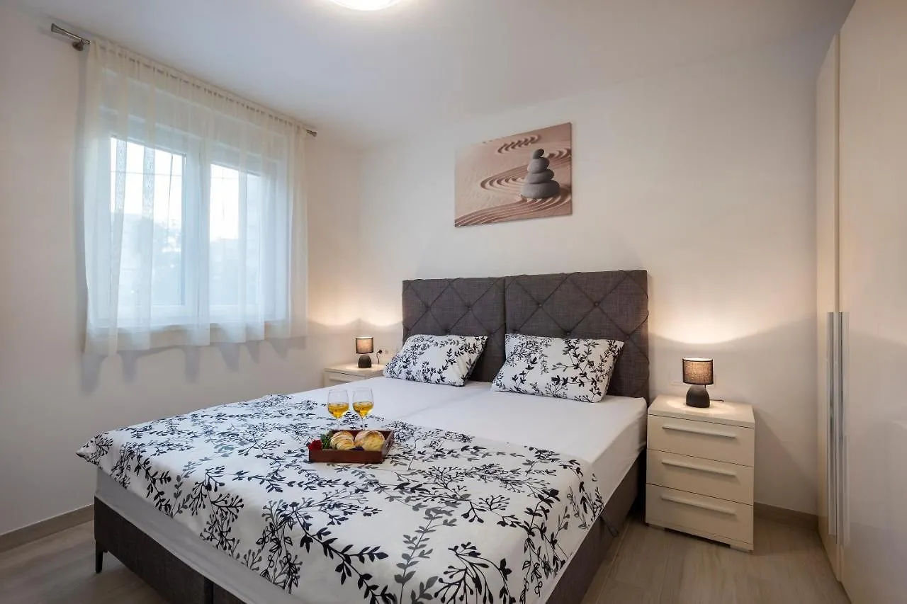 City Apartments Silver Pula